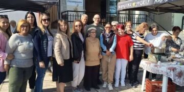 «Τα ωτία της γιαγιάς»: Μαθητές και ηλικιωμένοι αντάμωσαν στο ΚΑΠΗ Στενημάχου