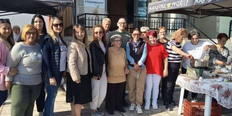 «Τα ωτία της γιαγιάς»: Μαθητές και ηλικιωμένοι αντάμωσαν στο ΚΑΠΗ Στενημάχου