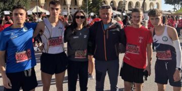 Αθλητές του Βικέλα στο νυχτερινό ημιμαραθώνιο στη Θεσσαλονίκη