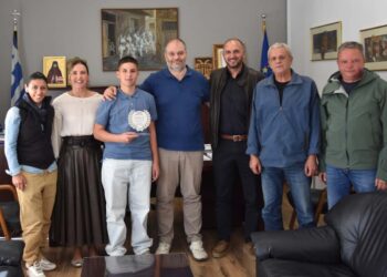Ο Δήμαρχος Νάουσας βράβευσε τον Νικόλα Λεφούση για την κατάκτηση του Κυπέλλου Ελλάδας Αλπικών Αγωνισμάτων