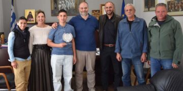 Ο Δήμαρχος Νάουσας βράβευσε τον Νικόλα Λεφούση για την κατάκτηση του Κυπέλλου Ελλάδας Αλπικών Αγωνισμάτων