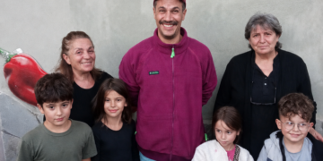 Ο Άκης Πετρετζίκης στον Άγιο Γεώργιο: Μαγείρεψε με τις φημισμένες πιπεριές και γνώρισε τις τοπικές γεύσεις